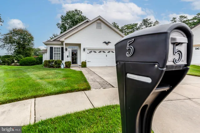 $460,000 | 5 Dutchess Court, Southampton, NJ 08088