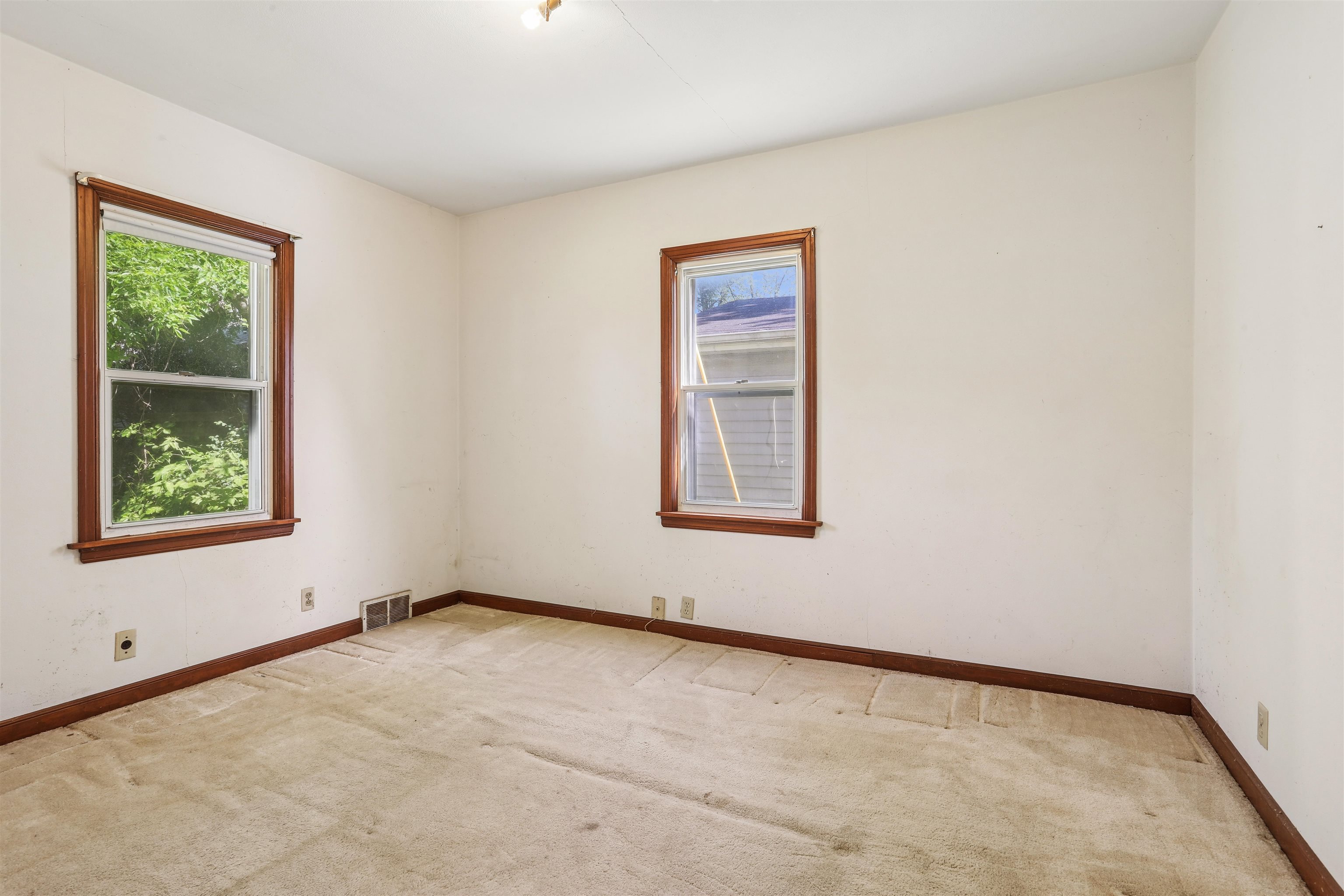 1124 Wisconsin Court Appleton, WI 54911 - Photo 9 of 15