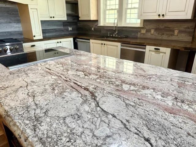 $495,000 | 12397 Apache Drive, New London, MO 63459