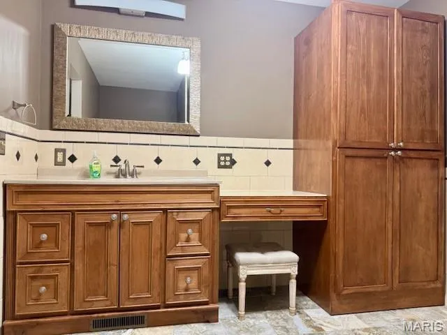 $550,000 | 12397 Apache Drive, New London, MO 63459