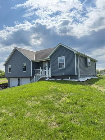 $460,000 | 439 Northwest 1711th Road, Kingsville, MO 64061
