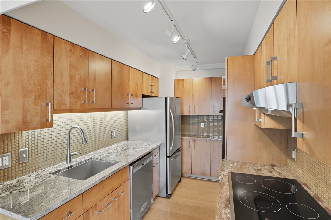 1000 East Avenue, Unit UN606 Rochester, NY 14607 - Photo 9 of 23 * All stainless steel appliances included *
