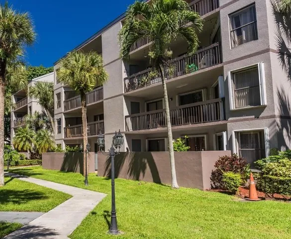 a view of front a house with a yard