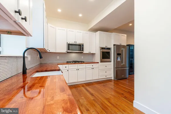 $3,950 | 412 Sepviva Street, Philadelphia, PA 19125