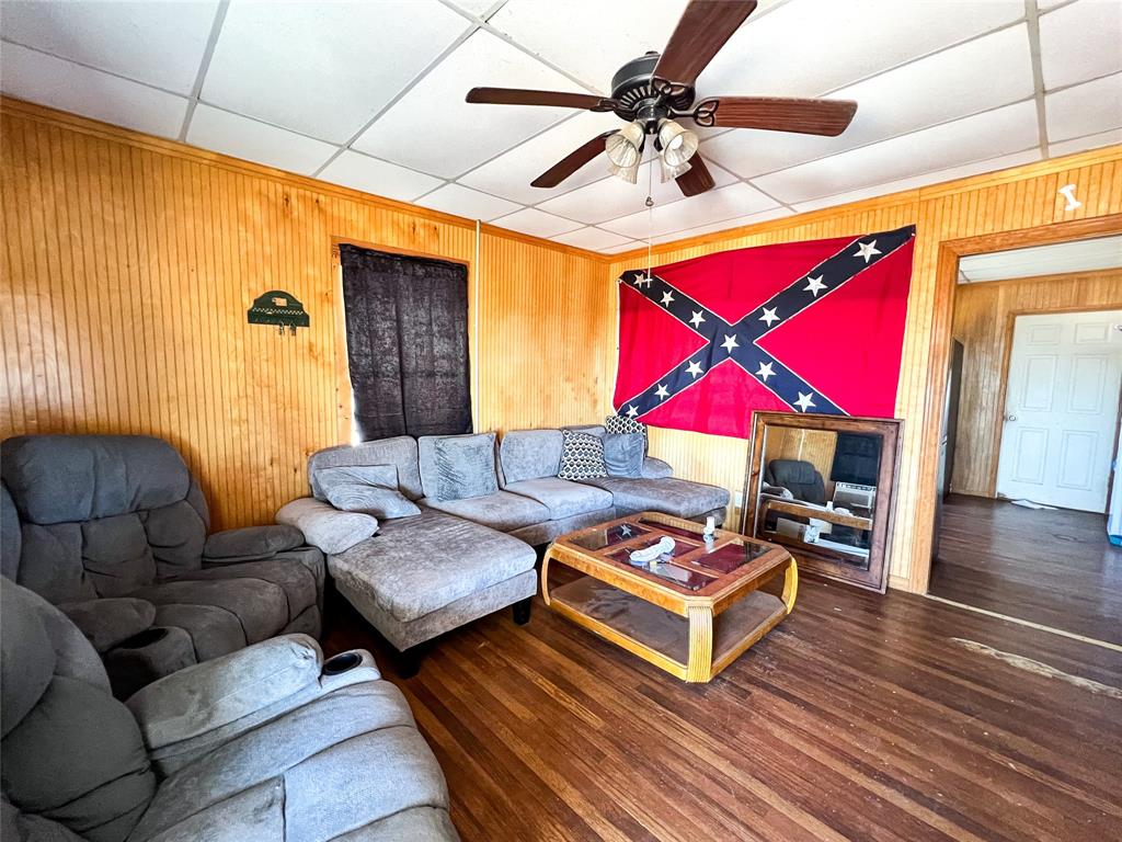 428 East 8th Street Aspermont, TX 79502 - Photo 4 of 12 a living room with furniture a rug and a window