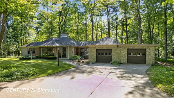 $249,000 | 1820 Lawrence Drive, Midland, MI 48640