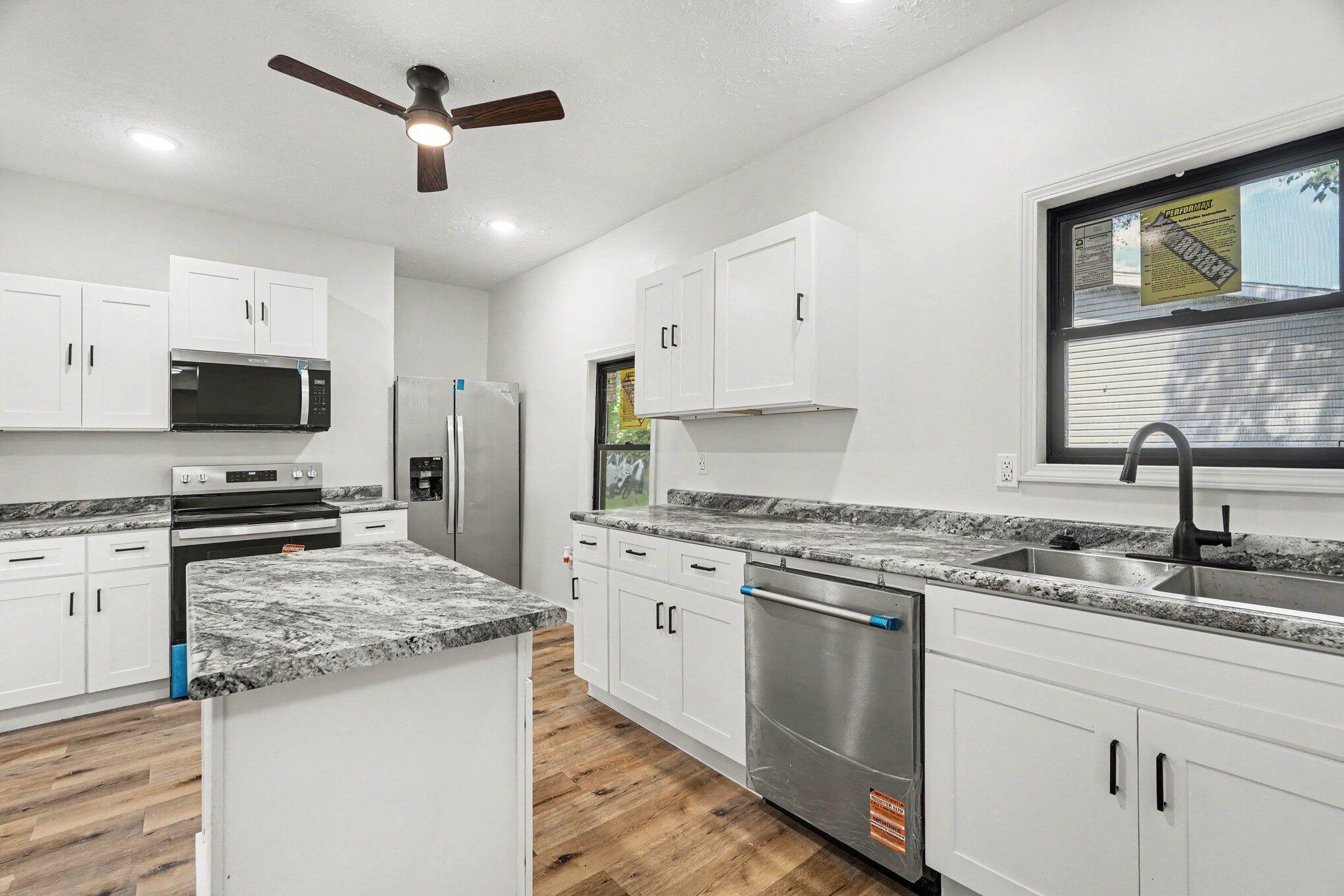 142 Rook Street Battle Creek, MI 49014 - Photo 11 of 35 012_file_9966