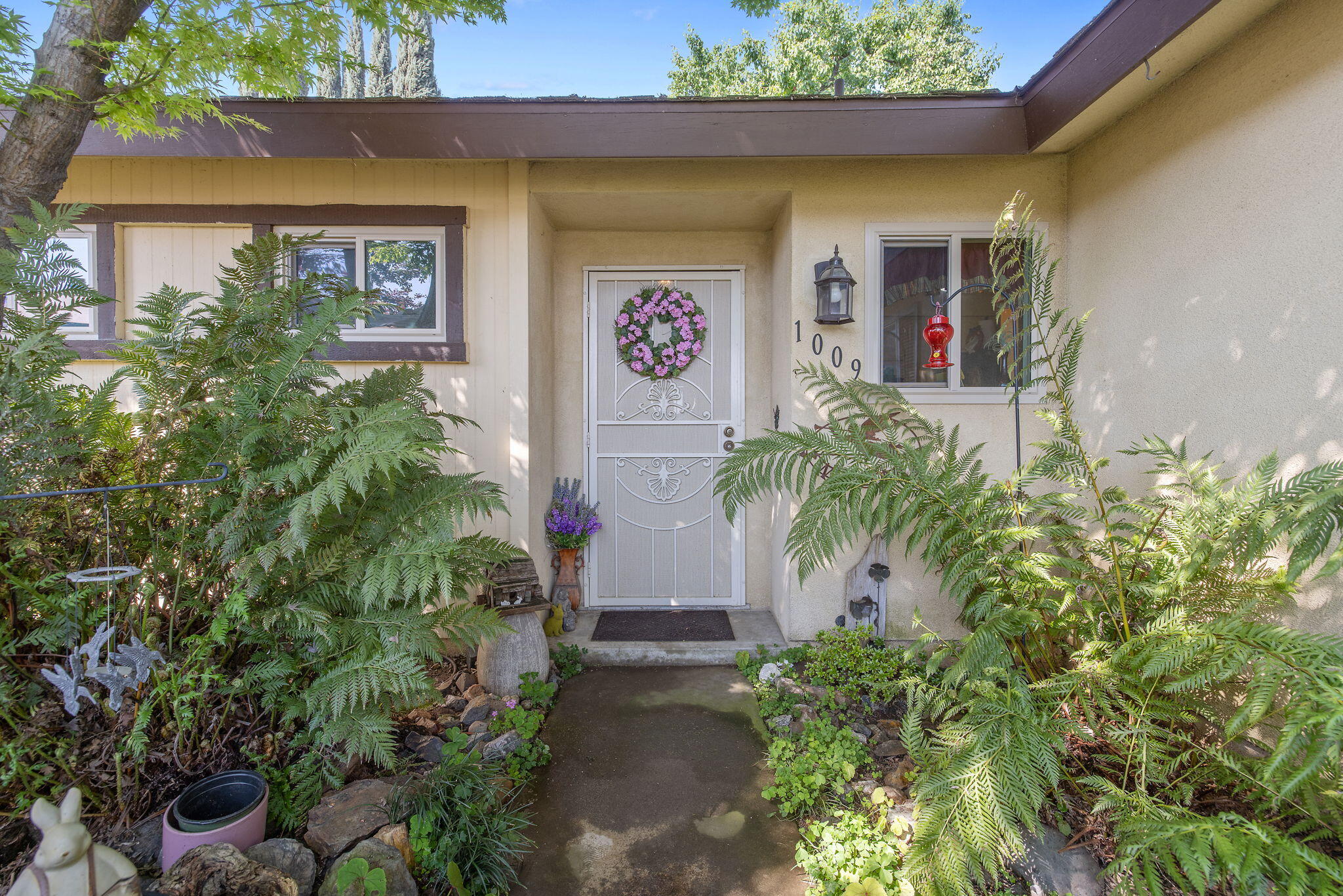 1009 South Rova Court Visalia, CA 93277 - Photo 10 of 57