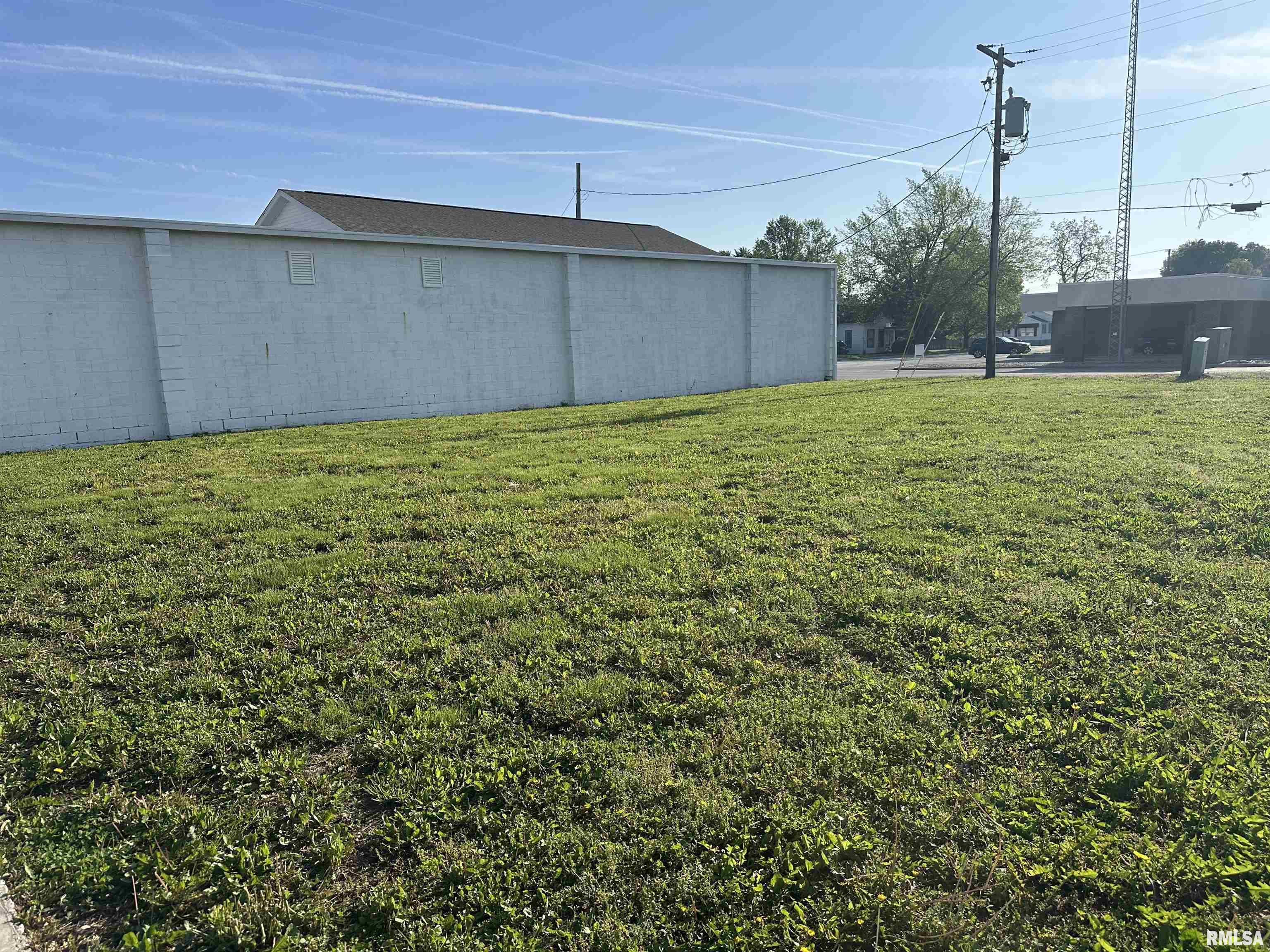 622 6th Street Pawnee, IL 62558 - Photo 2 of 5