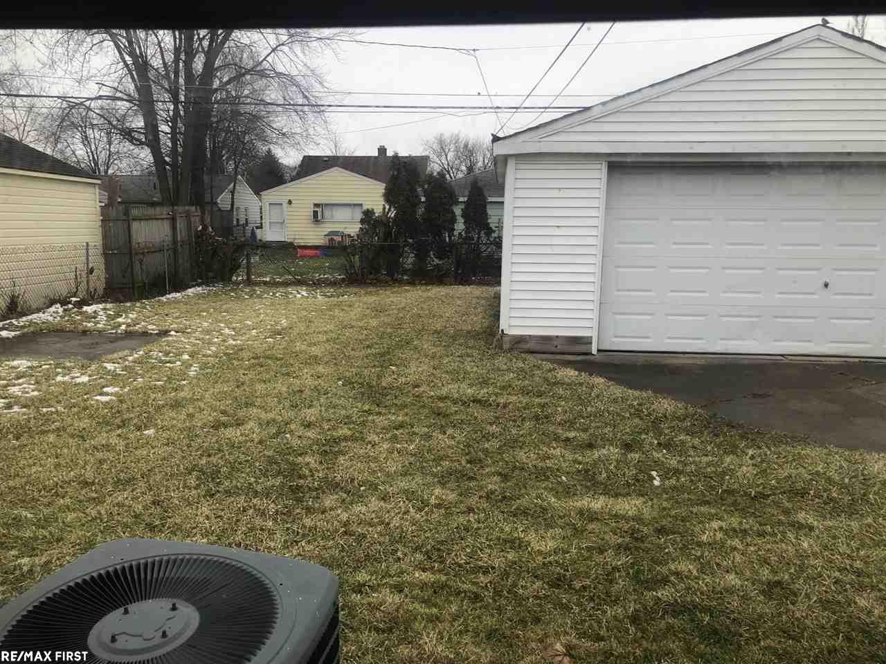 25189 Hayes Road Warren, MI 48089 - Photo 2 of 12