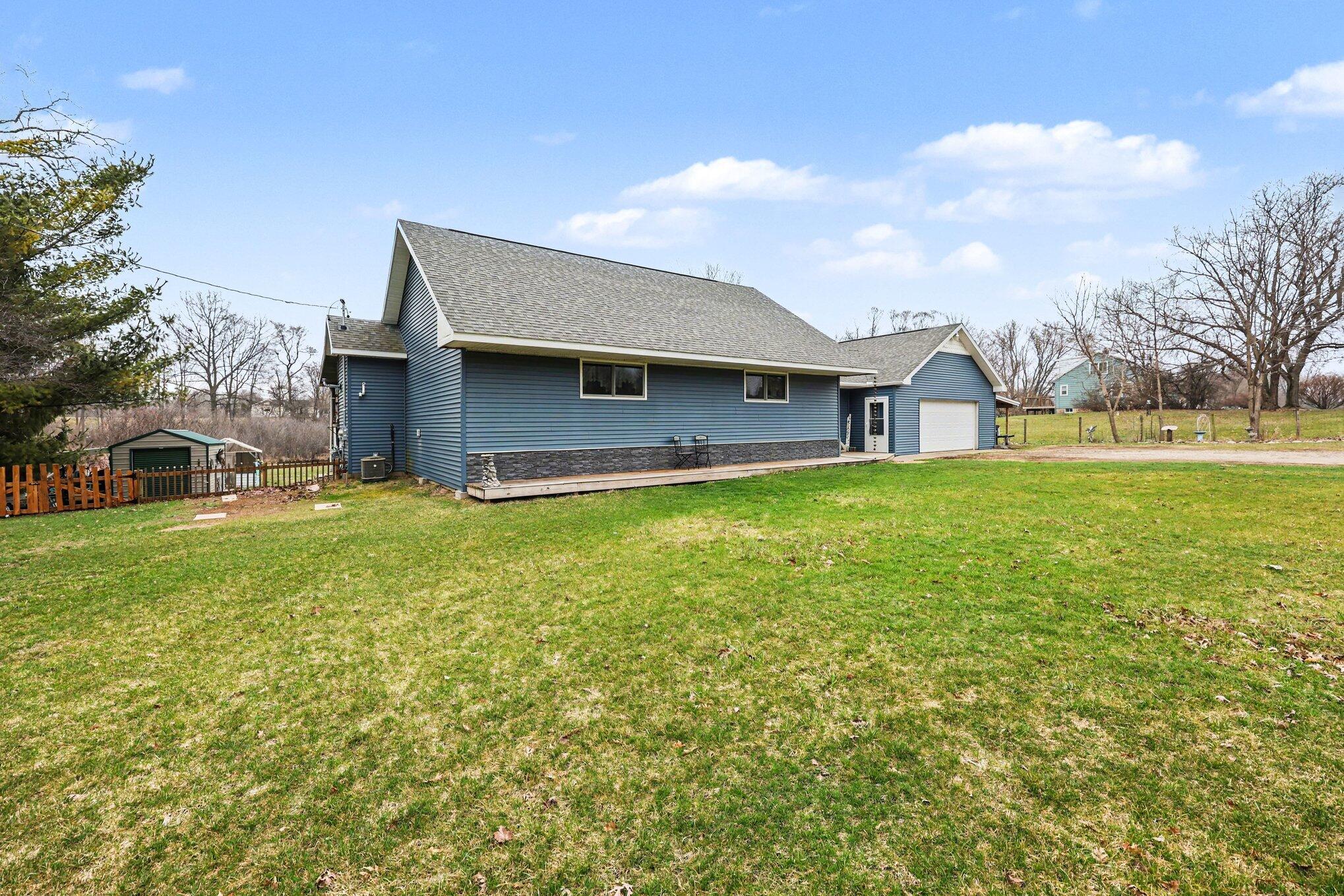 219 South Portage Road Jackson, MI 49201 - Photo 4 of 27 004_file_6461