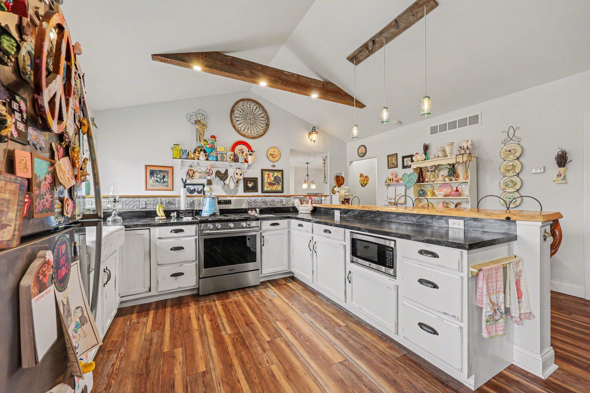 219 South Portage Road Jackson, MI 49201 - Photo 8 of 27 010_file_2093