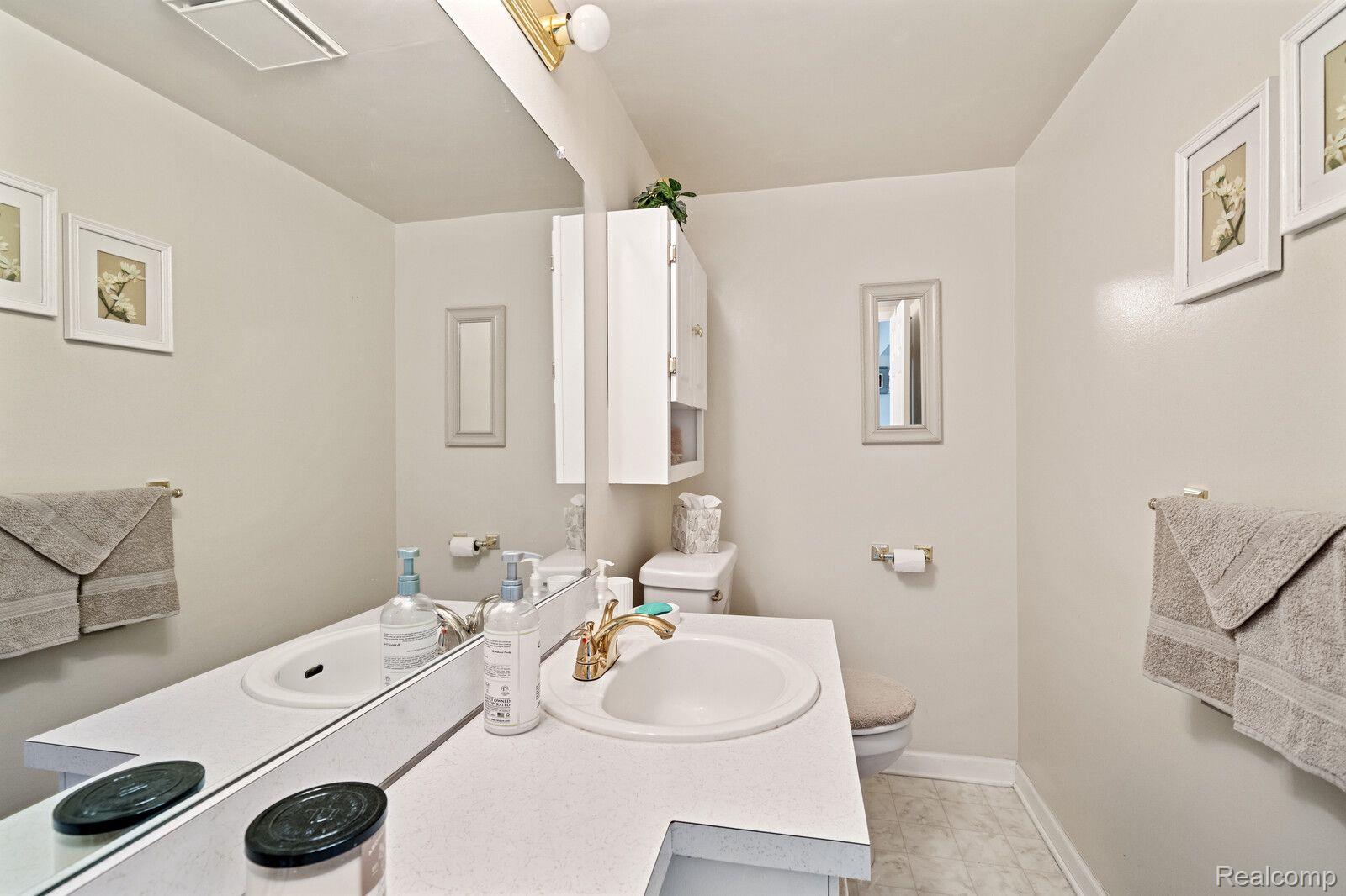 24977 Greenhill Road Warren, MI 48091 - Photo 14 of 30 Gallery Image 14