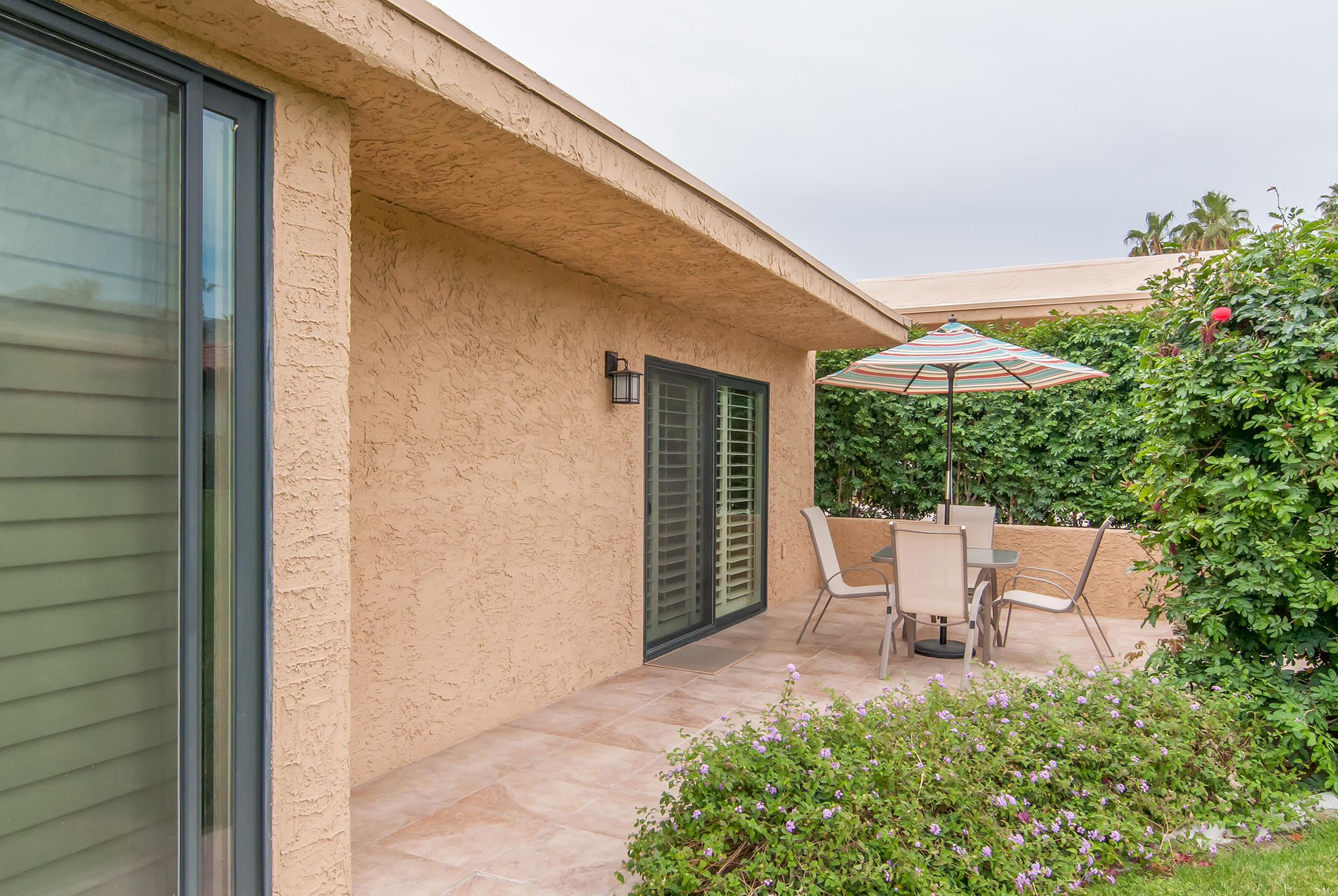 48275 Racquet Lane Palm Desert, CA 92260 - Photo 27 of 29 a view of a chair and table in the patio