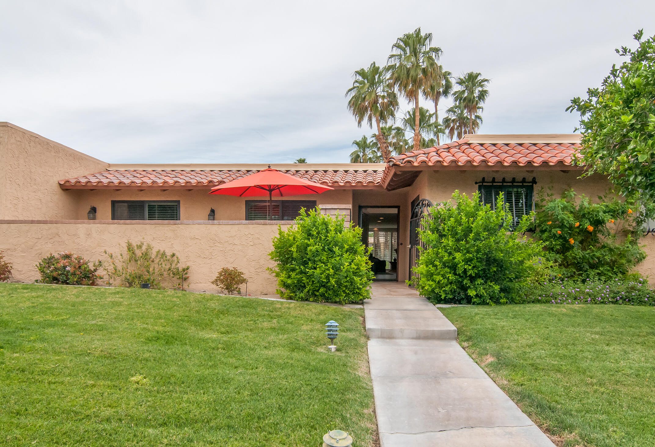 48275 Racquet Lane Palm Desert, CA 92260 - Photo 6 of 29 a view of a house with a yard