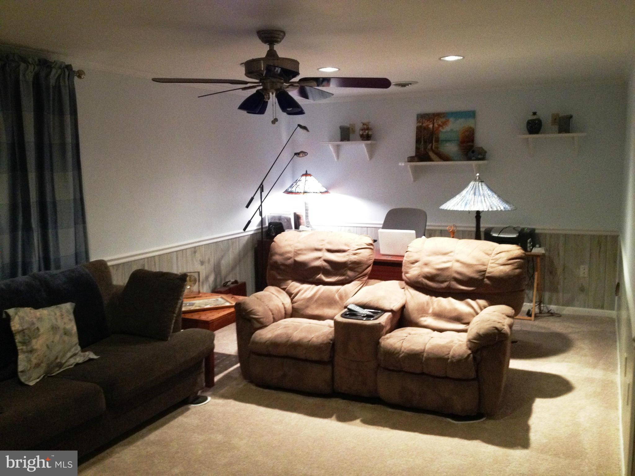 16515 Lappans Road Williamsport, MD 21795 - Photo 26 of 30 Family Room