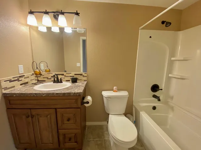 $269,500 | 1600 East Winterset Circle, Goddard, KS 67052