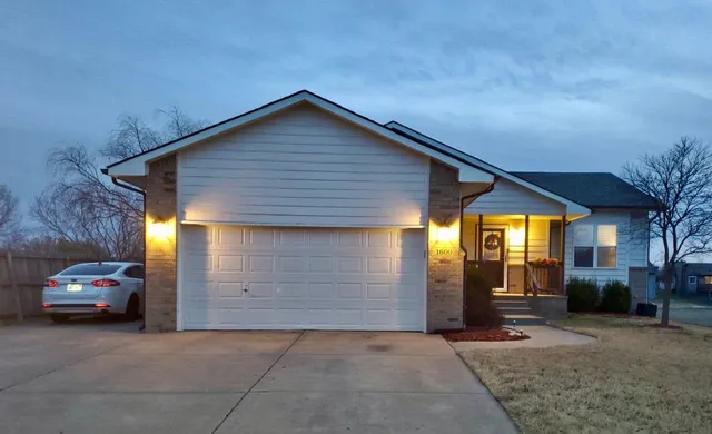 $269,500 | 1600 East Winterset Circle, Goddard, KS 67052