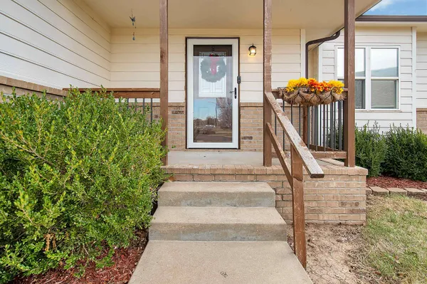 $269,500 | 1600 East Winterset Circle, Goddard, KS 67052