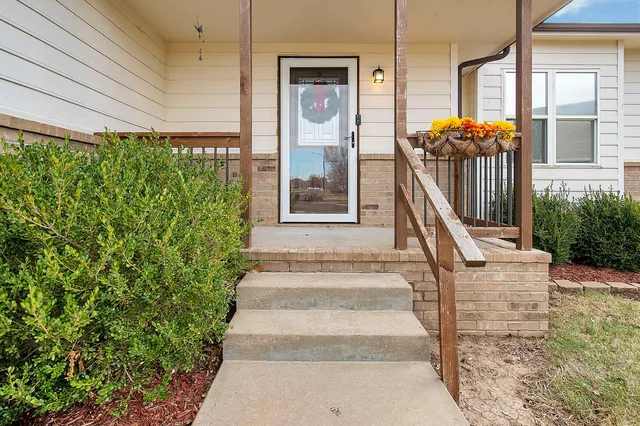 $269,500 | 1600 East Winterset Circle, Goddard, KS 67052