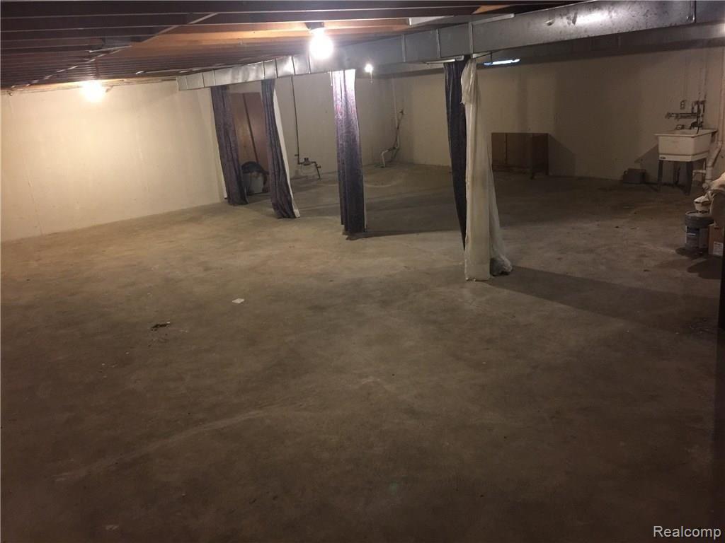 2892 Roulo Street Dearborn, MI 48120 - Photo 10 of 14 99CE283B-88B5-4882-A4A8-32DDD3C1F0B3.jpeg