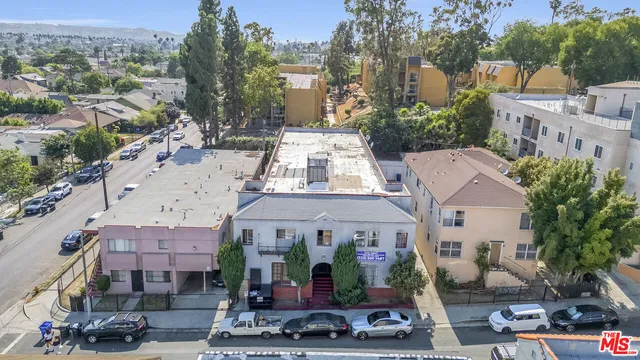 a view of multiple houses with a yard