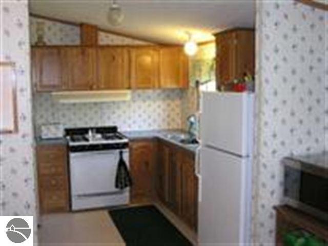 14880 Winkler Road Beulah, MI 49617 - Photo 3 of 7 1712646-2.JPG