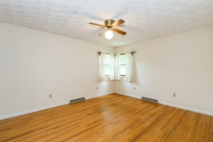 2939 Johnson Cedar Road Northeast Iowa City, IA 52240 - Photo 12 of 39 Gallery Image 12