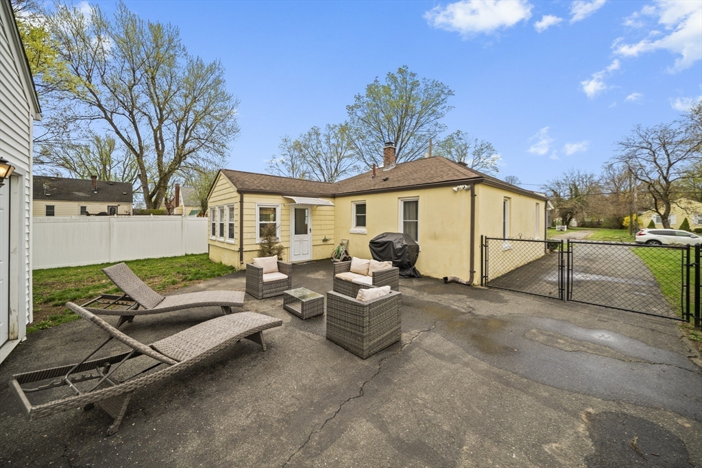 75 Garland Street Springfield, MA 01118 - Photo 2 of 40