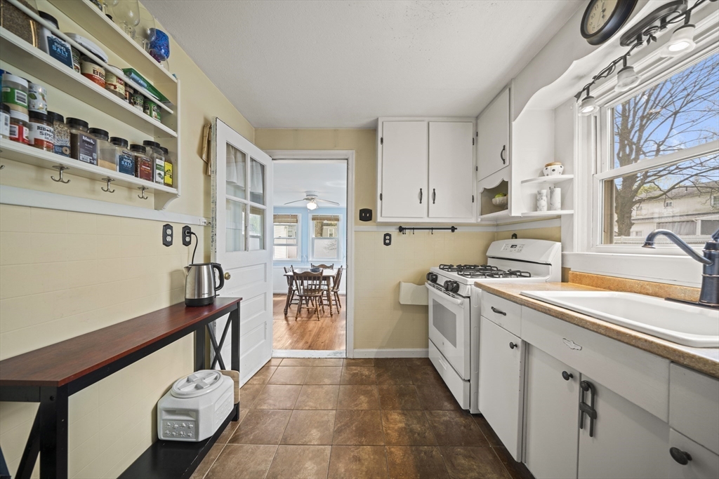 75 Garland Street Springfield, MA 01118 - Photo 10 of 40