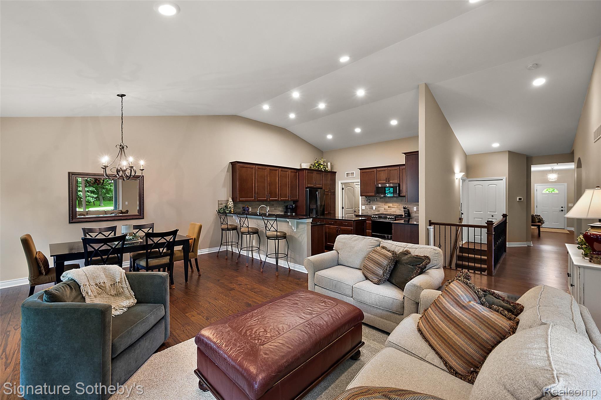 1075 Hampshire Court Rochester, MI 48307 - Photo 17 of 29 14-1075 Hampshire Ct-33.jpg