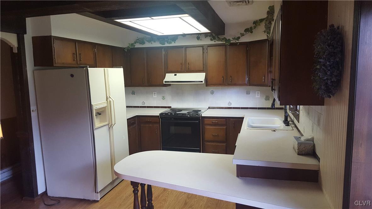 538 Bauer Road Bath, PA 18014 - Photo 18 of 25 a kitchen with stainless steel appliances a refrigerator and a stove