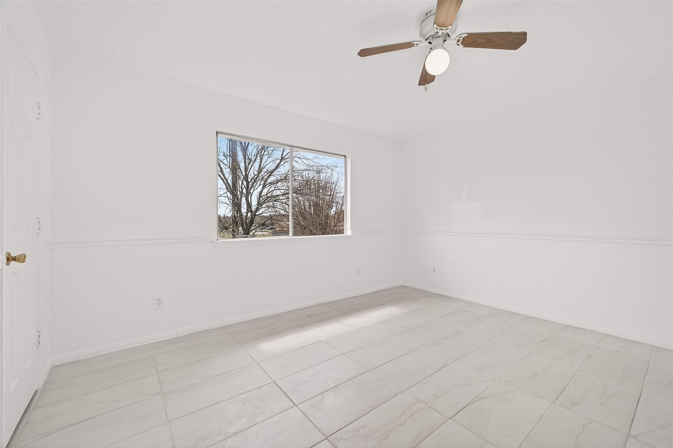 18807 Forest Deer Road Houston, TX 77084 - Photo 18 of 29 an empty room with windows and fan