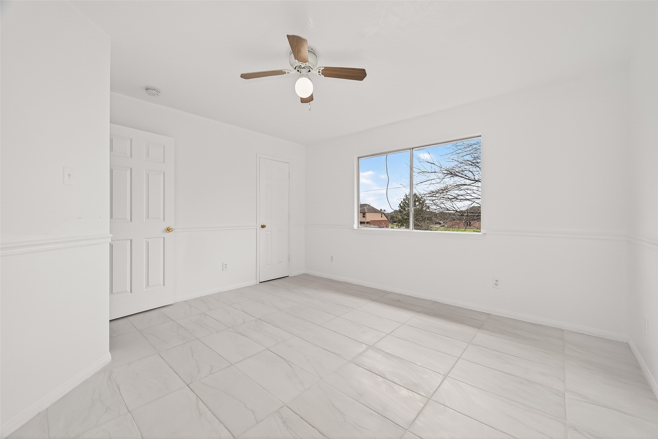 18807 Forest Deer Road Houston, TX 77084 - Photo 19 of 29 an empty room with a window and ceiling fan