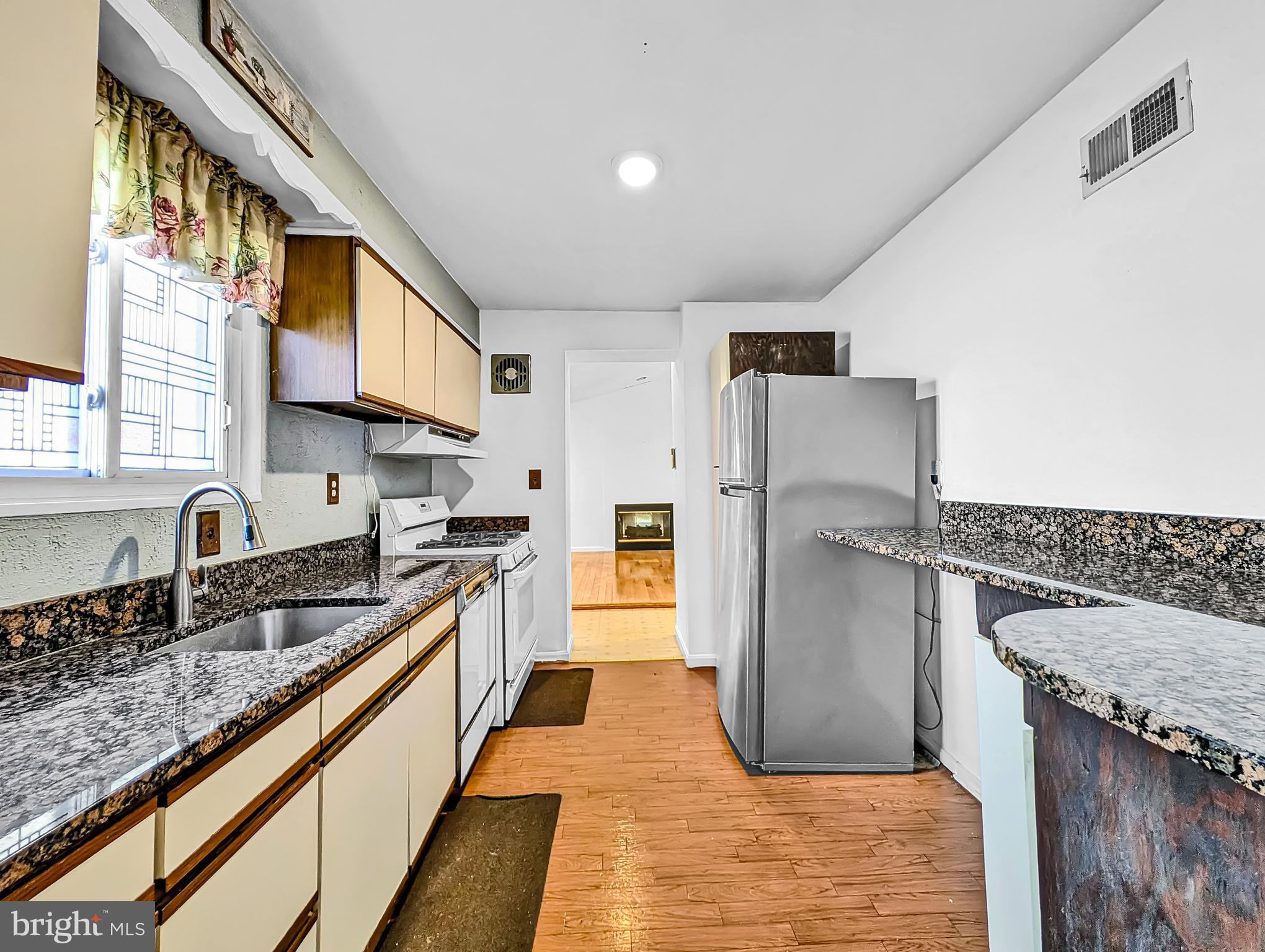 1514 Oakview Drive Silver Spring, MD 20903 - Photo 10 of 27