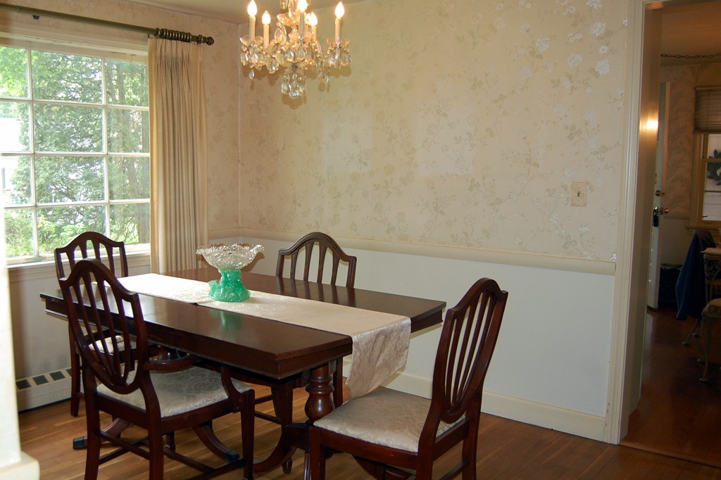31 Macomber Avenue Springfield, MA 01119 - Photo 5 of 19