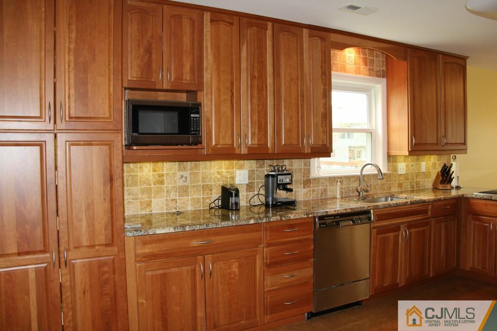 66 Rohill Road Hillsborough, NJ 08844 - Photo 3 of 25 Gallery Image 3