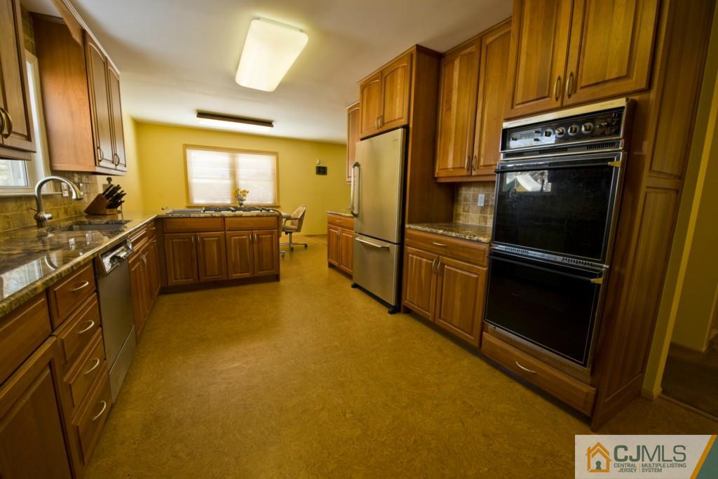 66 Rohill Road Hillsborough, NJ 08844 - Photo 4 of 25 Gallery Image 4