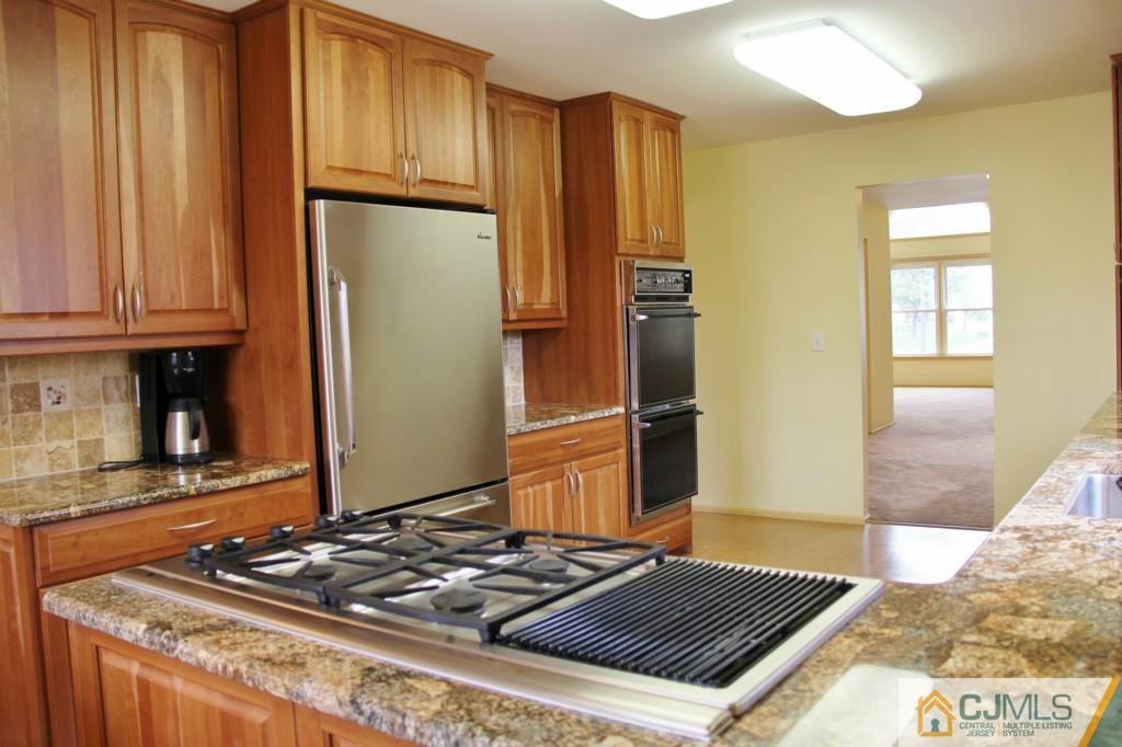 66 Rohill Road Hillsborough, NJ 08844 - Photo 6 of 25 Gallery Image 6