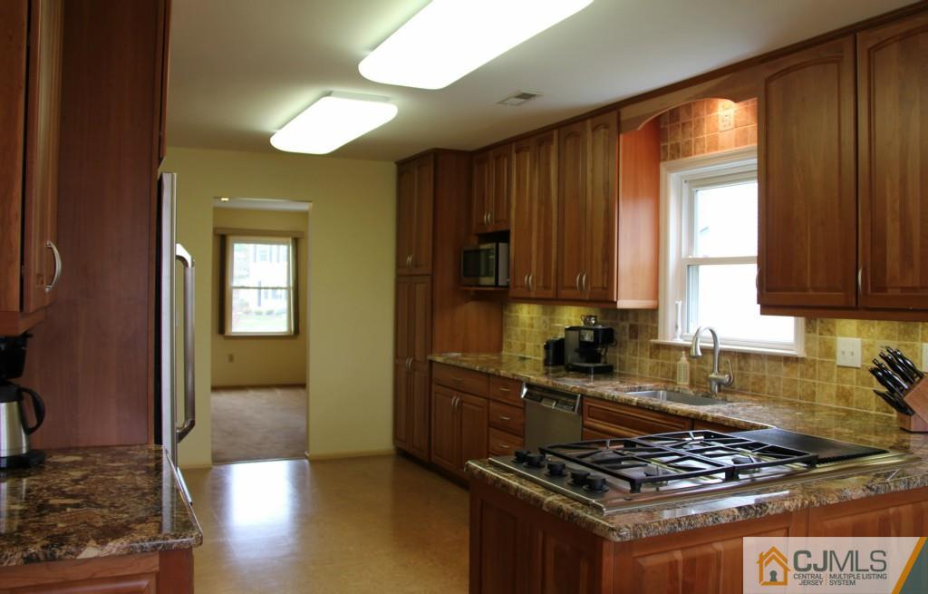 66 Rohill Road Hillsborough, NJ 08844 - Photo 7 of 25 Gallery Image 7