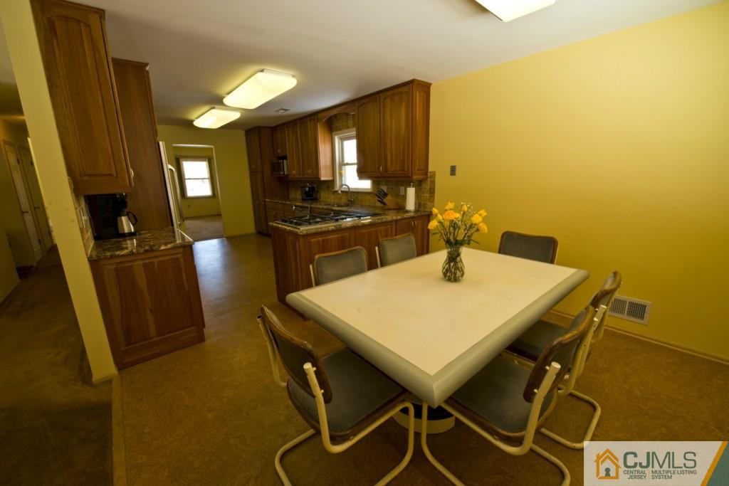66 Rohill Road Hillsborough, NJ 08844 - Photo 9 of 25 Gallery Image 9
