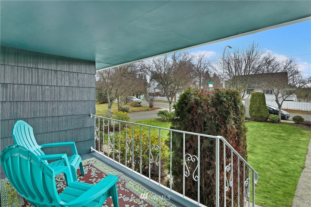 306 South 15th Street Renton, WA 98055 - Photo 3 of 22
