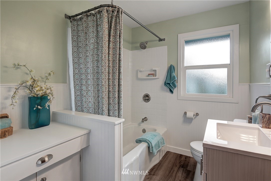 306 South 15th Street Renton, WA 98055 - Photo 9 of 22 a bathroom with a sink a toilet and shower