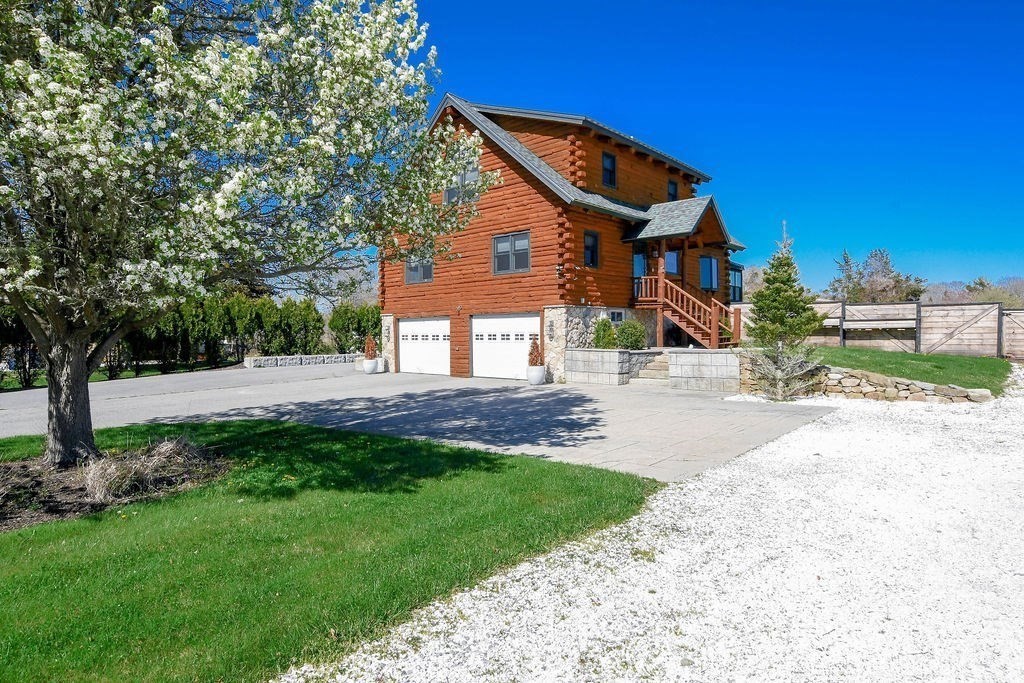 689 Sconticut Neck Road Fairhaven, MA 02719 - Photo 3 of 39 Gallery Image 3