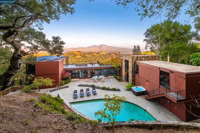 a view of outdoor space