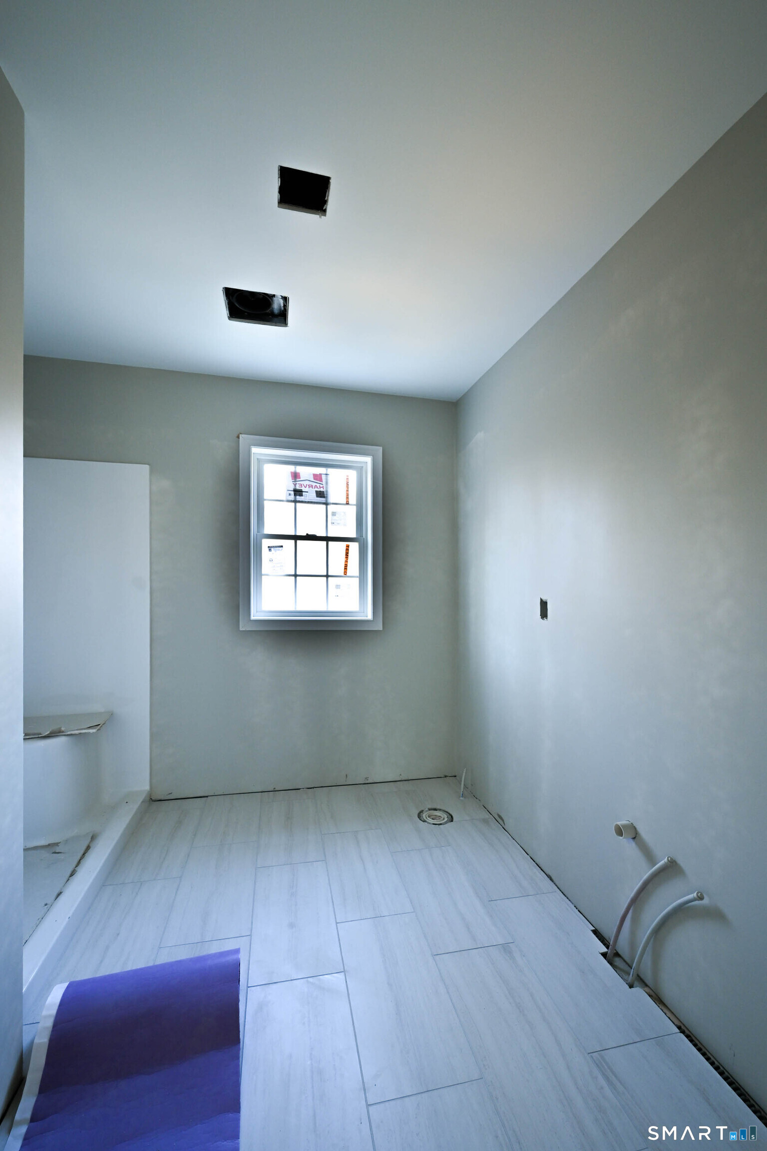 401 Tripp Hollow Road Canterbury, CT 06331 - Photo 32 of 39 a view of an empty room and a window