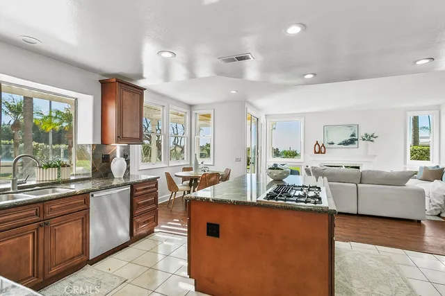 $5,999,000 | 19 Harbor Pointe Drive, Corona del Mar, CA 92625