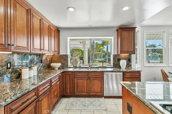 $5,800,000 | 19 Harbor Pointe Drive, Corona del Mar, CA 92625