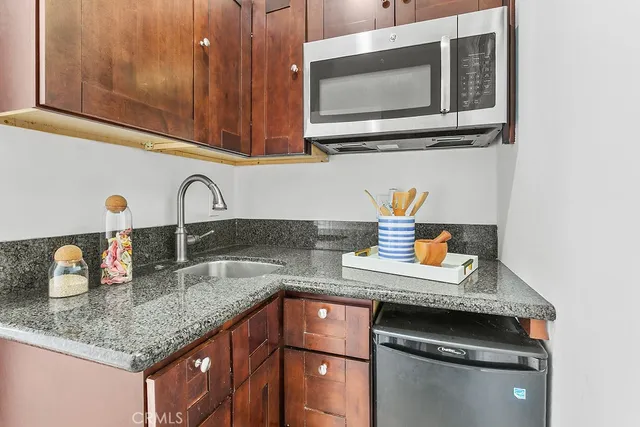 $5,999,000 | 19 Harbor Pointe Drive, Corona del Mar, CA 92625