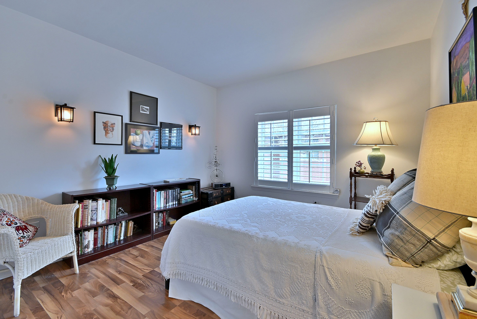 210 North Addison Avenue, Unit 301 Elmhurst, IL 60126 - Photo 19 of 30 a bed room with a bed and a desk